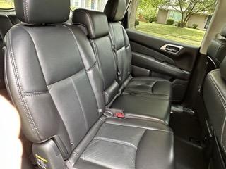 Photo of 2016 White Nissan Pathfinder